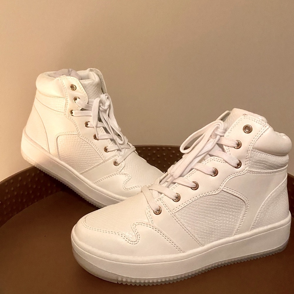 Shoe dazzle White High Tops with Gold Eyelets for laces. *Brand New* SIZE 7.5 US